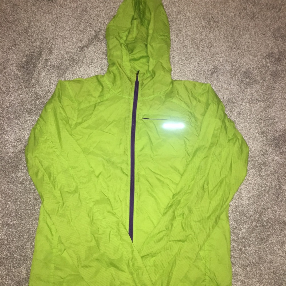Patagonia light weight windbreaker